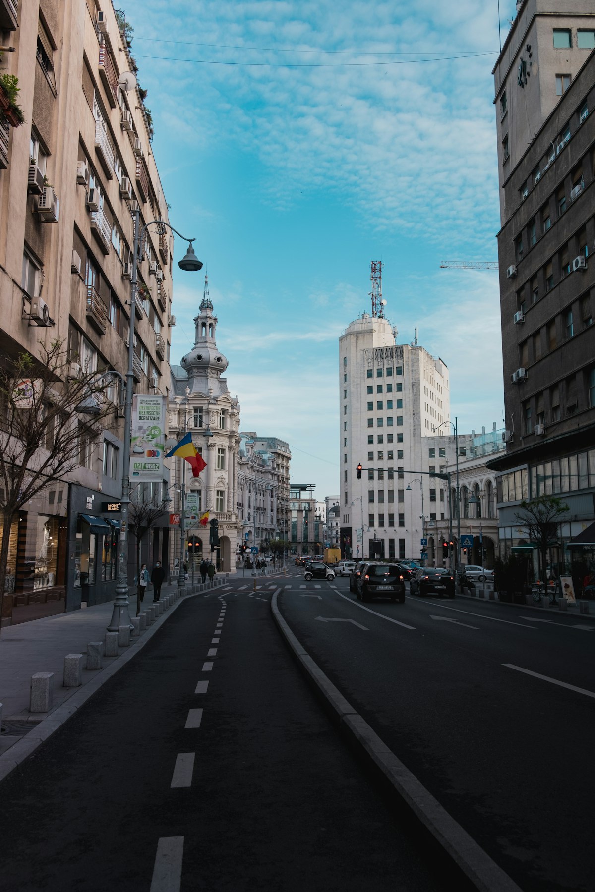 Bulevarde și trafic în București - pe drum cu mașina închiriată
